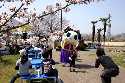 らんまるくんやよし笛コンサート  安土の春爛漫
