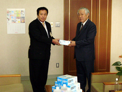 中島商事が贈呈 消毒液やマスク