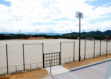 布引運動公園陸上競技場 完成祝って花火大会