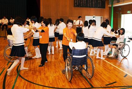 能登川中３年生 車椅子ダンス体験