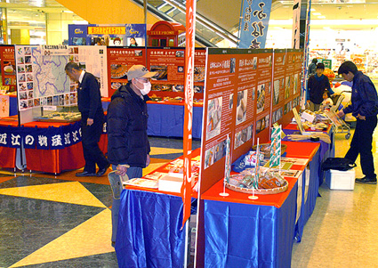 東近江市の名品ずらり アピアで初のパネル展示