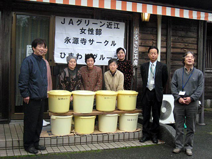 学校給食の食材に手づくり味噌を寄贈