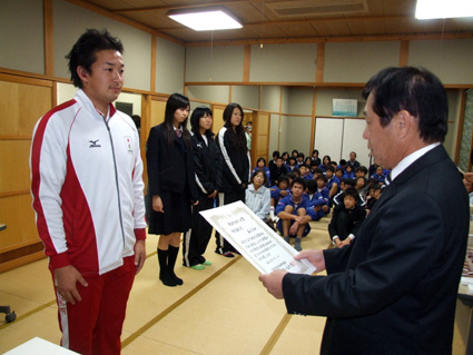 感謝を忘れずさらなる飛躍へ スポーツ賞　24選手と８団体