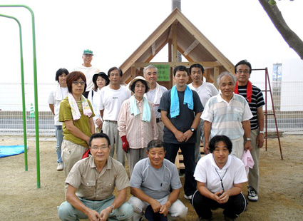 地域への感謝を込めて 施設修繕に奉仕の汗