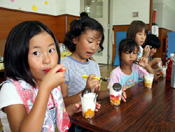 あま～くておいしい！児童館でパフェづくり