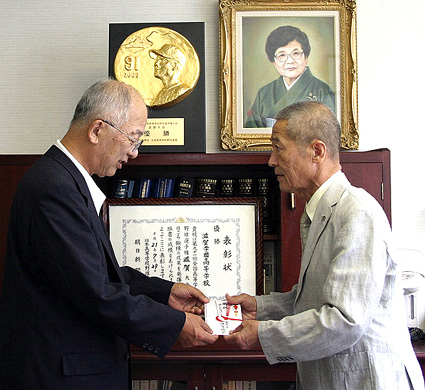 東近江市体協が激励金 甲子園初出場の滋賀学園高へ