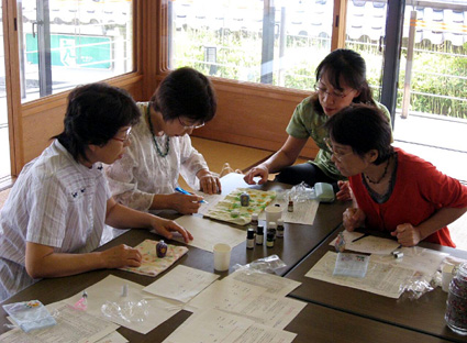 アロマな暮らし楽しむシャワーコロン作り