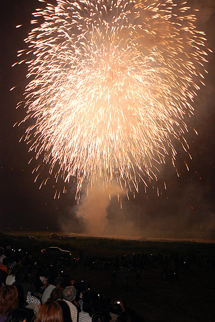 夏の夜空に記念の1発!メモリアル花火募集
