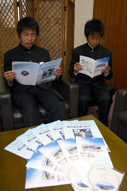 副読本２冊とＤＶＤを作成 西の湖学習に活用