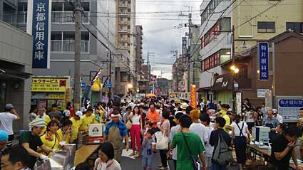 石山土曜夜市が開催中