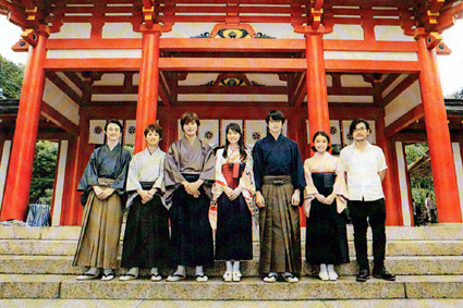 百人一首のメッカ、近江神宮で