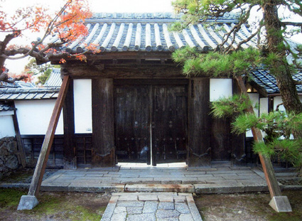 聖衆来迎寺表門修理 現場で「現地見学会」