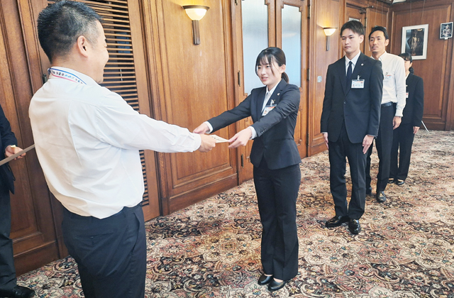 ＪＩＣＡ海外協力隊員 知事を表敬訪問