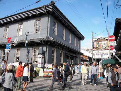 2.4％増の4,633万人と好調