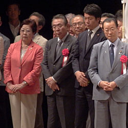 政権総ぐるみで絨毯爆撃