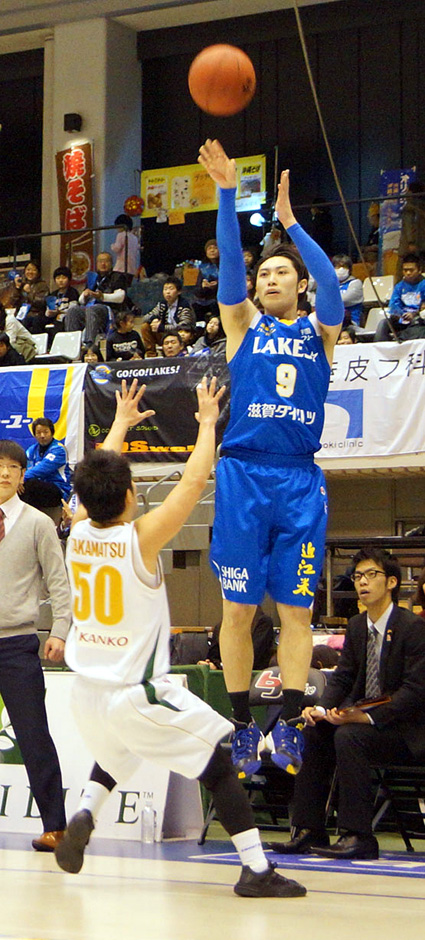 プレーオフ視野に順位争い熱帯びる