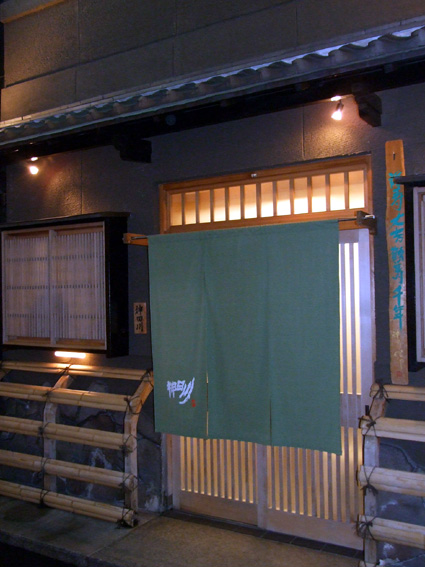 嘉田知事 古川被告の自宅訪問の間柄