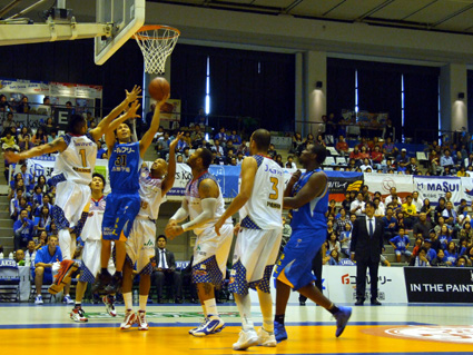 攻めのディフェンスへ 滋賀レイクスターズが初白星