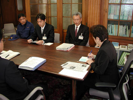 一次派遣職員が知事に帰庁報告