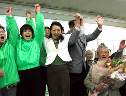 県議選 自民復調して過半数制す