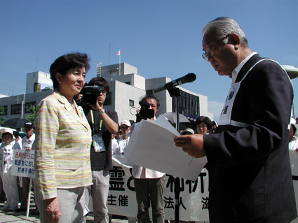 平和の尊さ、次の世代に 県遺族会がリレー行進で訴え