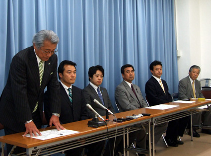 自民・衆院滋賀１区支部長 就任の大岡敏孝氏が意気込み