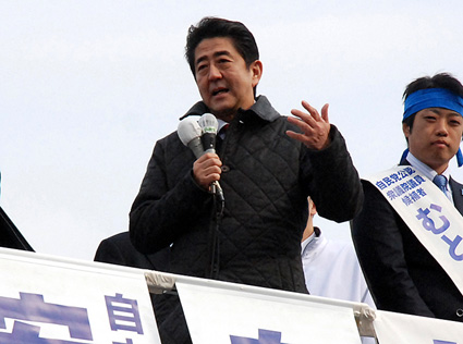 民主、中核から内部崩壊