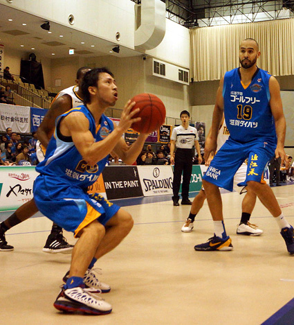 全員バスケで2連勝 滋賀レイクスターズ