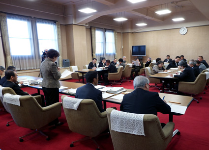 県職員の給与カット　今年度末で終了の方針