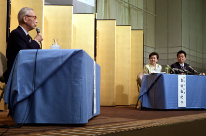 知事か、家族かで揺れた心