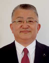 新県議、バッジ交付受ける