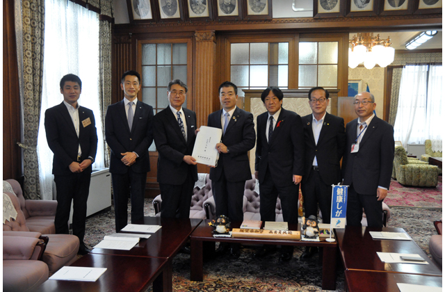 県町村会　来年度県予算・施策に関する要望提出