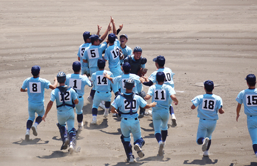 近江が滋賀学園との接戦制す 高校野球滋賀県大会　決勝
