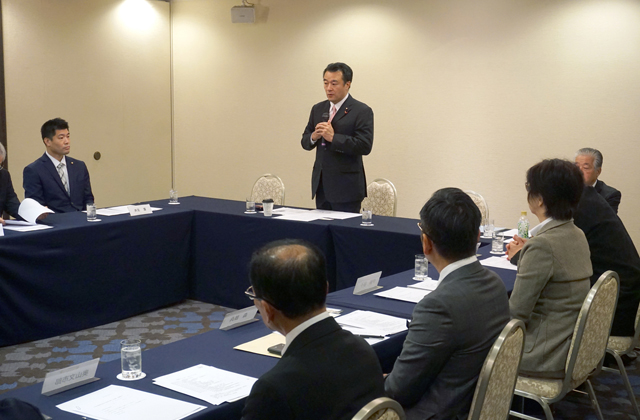 自民党　県連改革へ意見出し合う