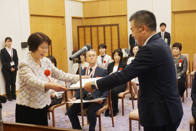 今年度県看護功績章を4人受章