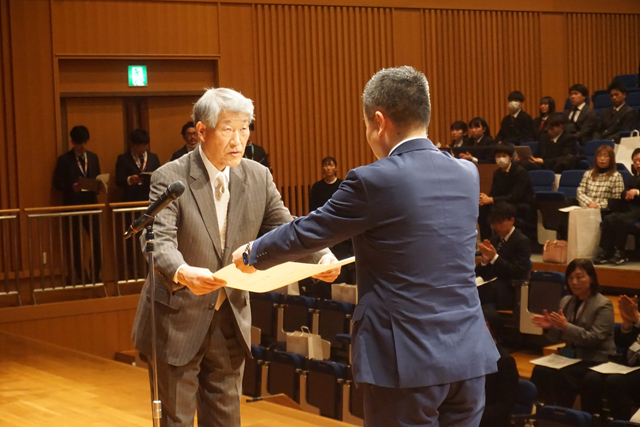 スポーツでの活躍と振興を表彰