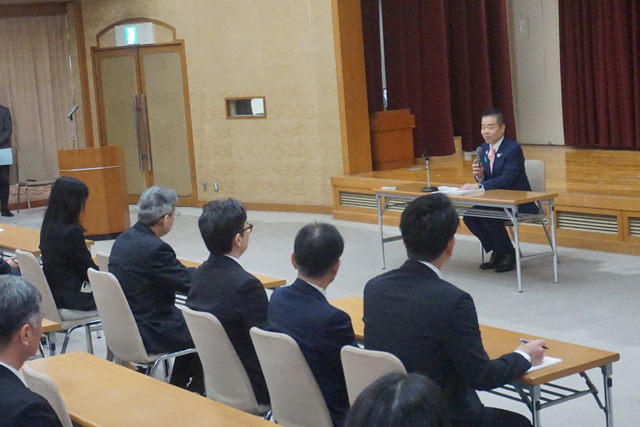 県庁新年度スタート知事が職員らに訓示