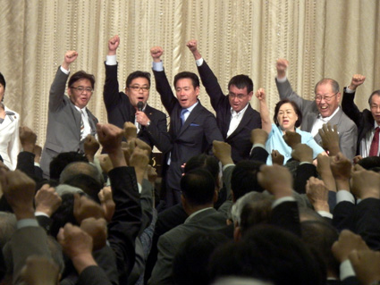 河野・行革担当相を招き　決起大会兼ねた政経パーティー