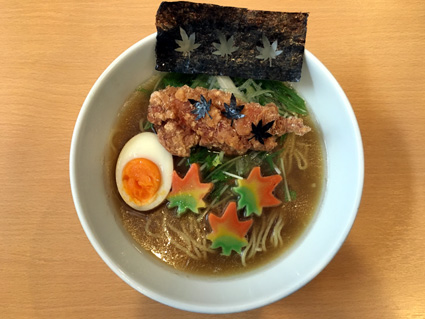 百人一首かるたコラボ商品 第1号はラーメンとスイーツ