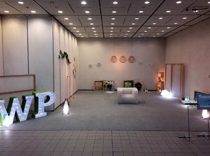 服飾デザイン学校と連携 プラ新素材でインテリア