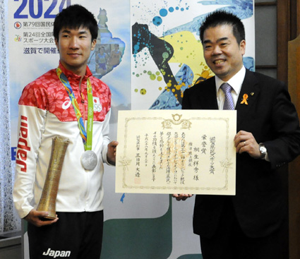 リオ五輪・銀メダル桐生選手を表彰
