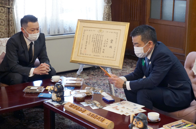 「魚富商店」が知事に農林水産大臣賞受賞報告