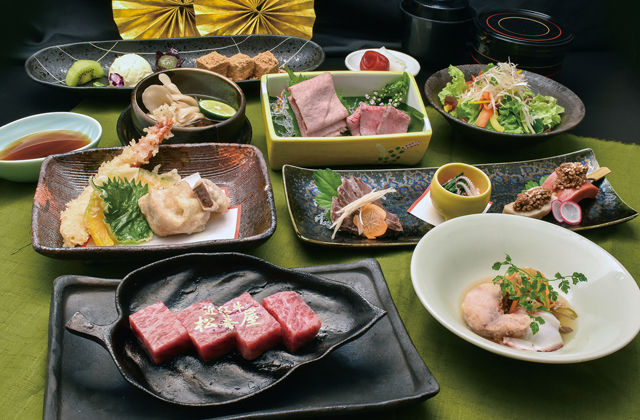 歴史に思いをはせるランチ