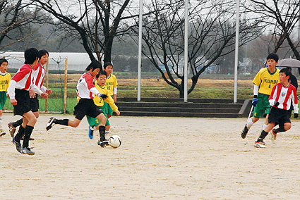 東近江ロータリーカップ 小雨の中、熱戦展開