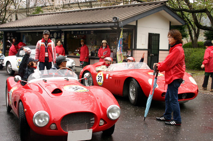 ラ・フェスタ・プリマベラ２０１０ 名車50台を文芸の郷で歓迎