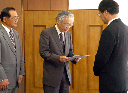 市域の医療体制再編へ 西澤市長に提言書提出