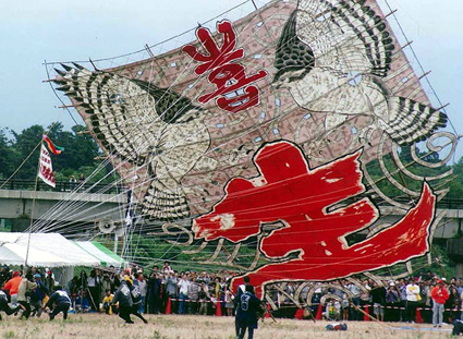 100畳敷八日市大凧新調「健康」をテーマに図柄募集