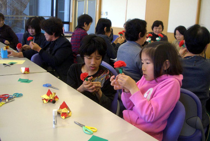 兜やカーネーションなど