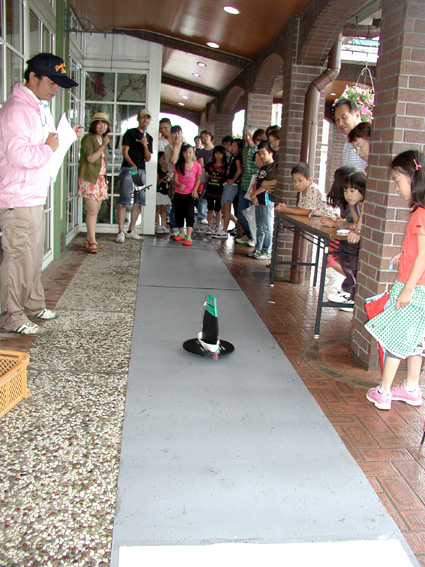 あいとうメロンまつり賑わう 大人気　「カーリング大会」