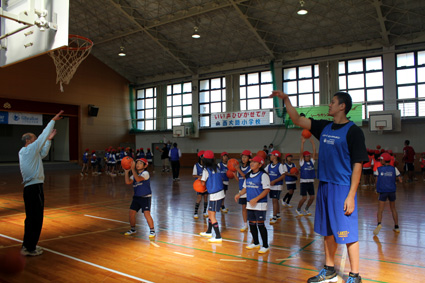 やっぱりプロってすごい！ 西大路小全校児童が体感
